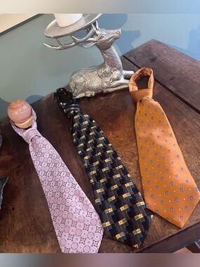 Set of three 100% silk ties. Geoffrey Beene, Kolte Italy and Profilo Classics.